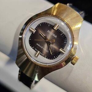 Vintage Sicura Electric ladies watch. Running!